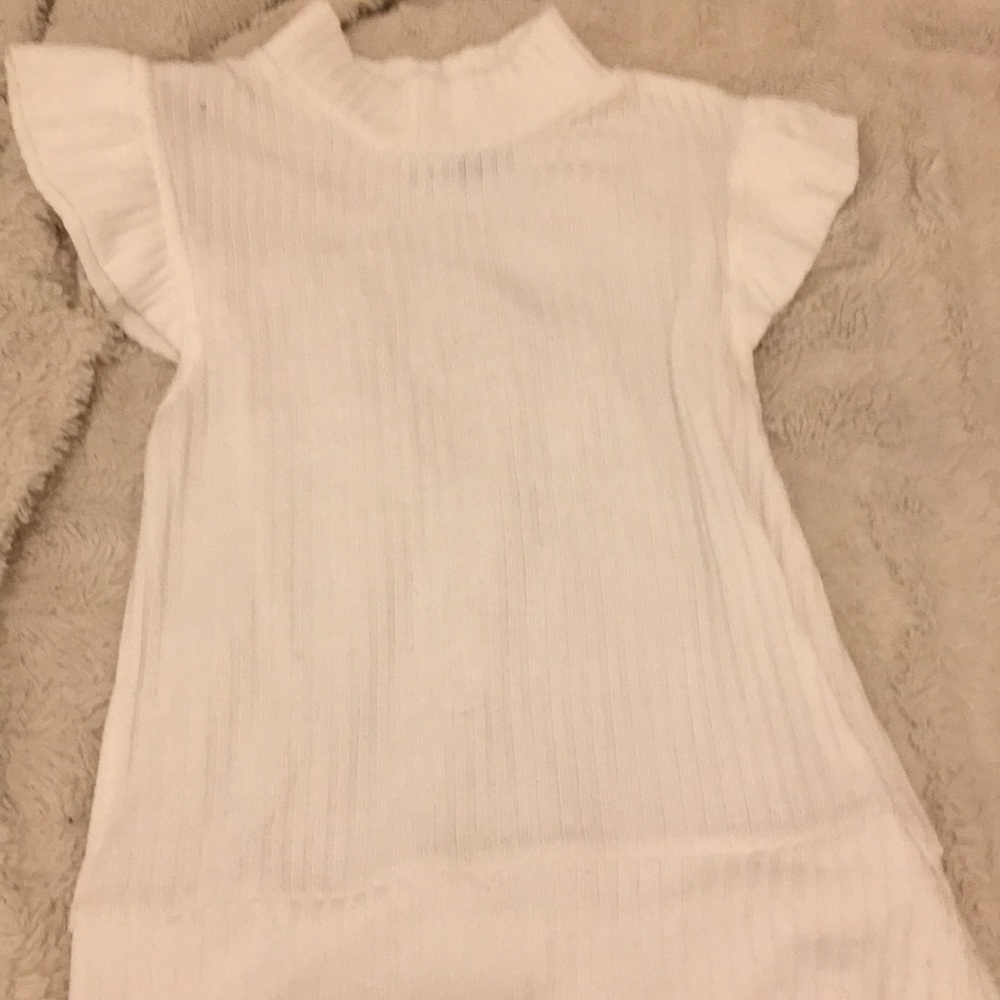 White flare sleeve ribbed tank